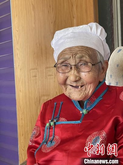 薩仁托婭拍攝的“草原母親”?！∷_仁托婭供圖