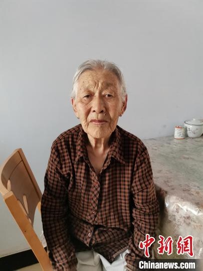 薩仁托婭拍攝的“草原母親”?！∷_仁托婭供圖