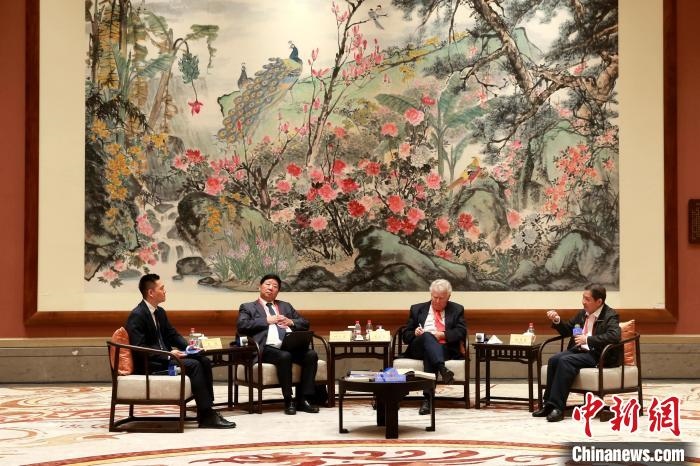 9月27日，尼山世界文明論壇在曲阜舉行，圖為該論壇的“高端訪談”活動(dòng)?！×籂?攝