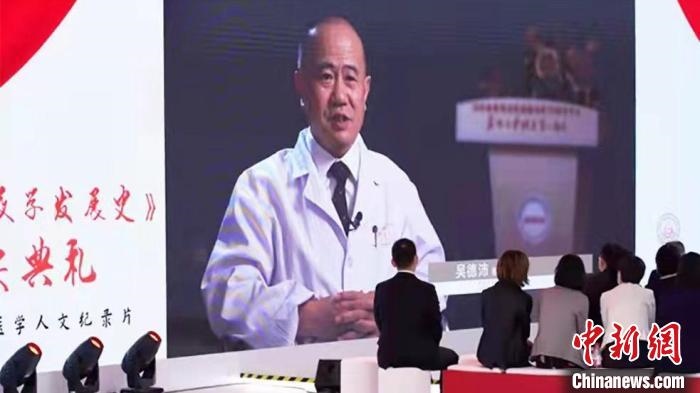 近20位中國血液學(xué)領(lǐng)域頂級專家深度聚焦多種血液疾病研究等，從拓荒、建立、追趕到領(lǐng)先的發(fā)展歷程。　陳靜 攝