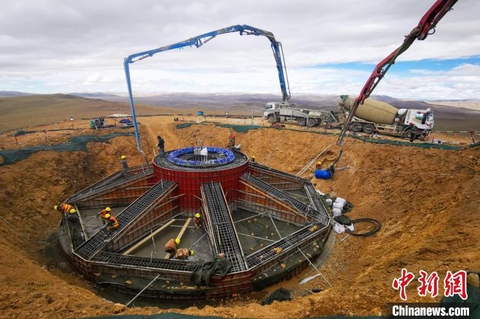 資料圖為該風電場建設現(xiàn)場?！≈袊娊瘓F成都勘測設計研究院有限公司 供圖