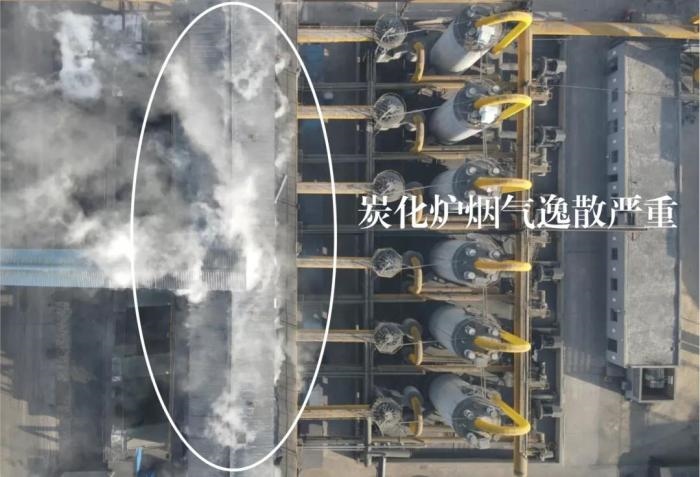  2021年12月11日，督察組使用無人機(jī)拍攝，榆林市榆陽區(qū)瑞森煤化工公司炭化爐煙氣逸散嚴(yán)重