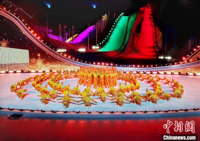 圖為河北省第三屆冰雪運(yùn)動(dòng)會(huì)開幕現(xiàn)場(chǎng)。　李輝 攝