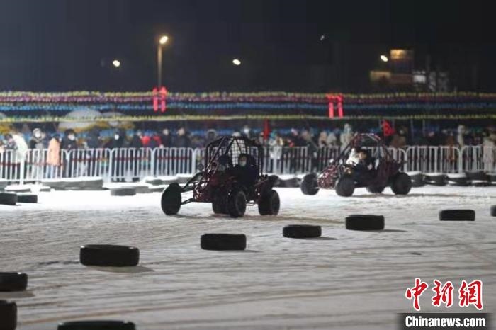 來吧，一起體驗雪地越野車的刺激吧。　于海洋 攝