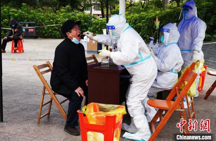 圖為德?？h組織民眾接受核酸檢測(cè)?！〉卤？h融媒體中心供圖