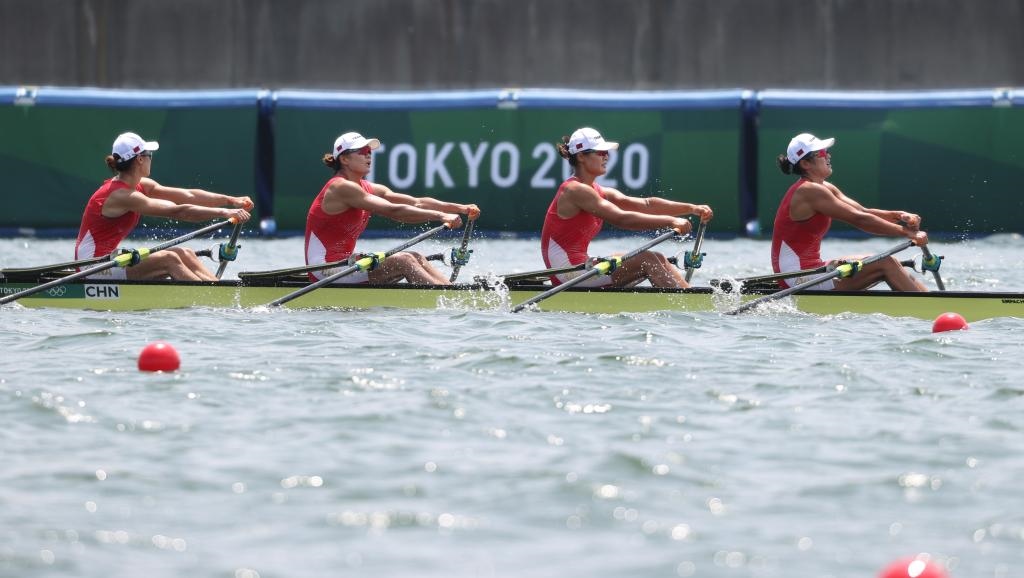 7月28日，中國隊選手陳云霞、張靈、呂揚、崔曉桐在比賽中。新華社記者杜瀟逸攝.jpg