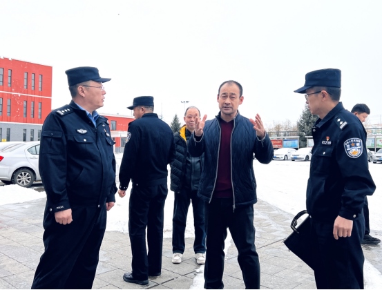 站好“護學崗”，守護“成長路”——南地公安持續(xù)開展護學行動774.png