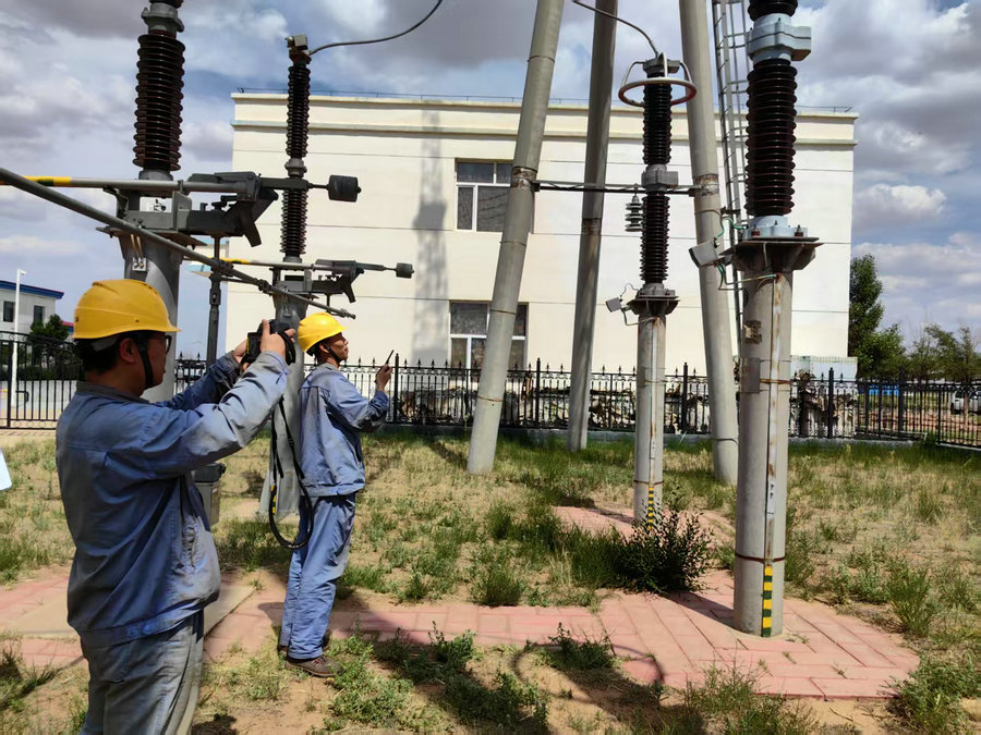 1751965453429543.jpg 現(xiàn)場(chǎng)設(shè)備測(cè)溫.jpg