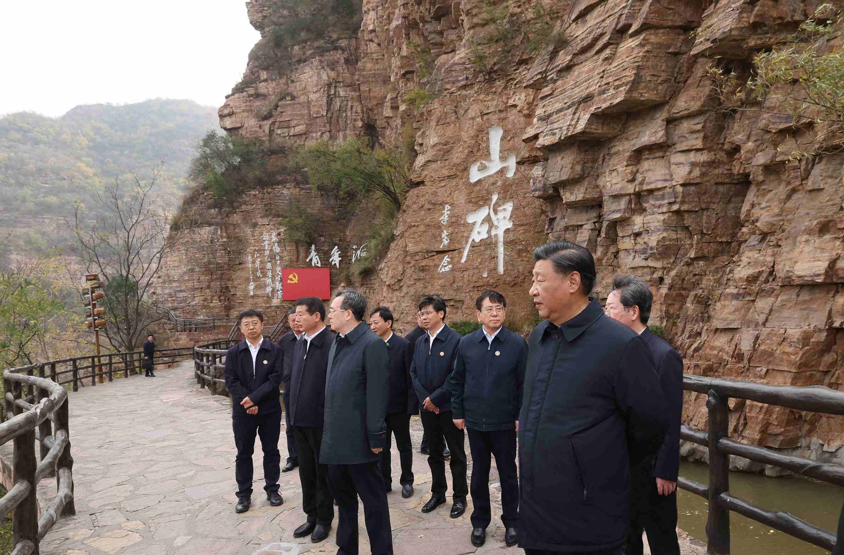 2022年10月28日，習(xí)近平總書記在河南安陽(yáng)林州市紅旗渠青年洞考察。