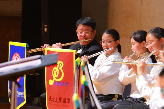 “樂動金帆 ‘藝’起交響”為主題的專場音樂會現(xiàn)場。主辦方供圖