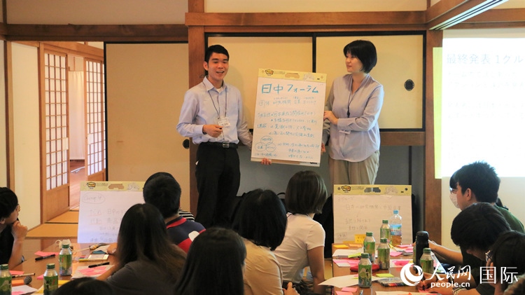 發(fā)表各自的研討成果。人民網(wǎng) 許可攝