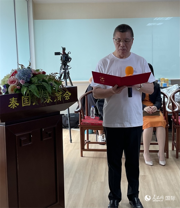 泰國(guó)浙江商會(huì)會(huì)長(zhǎng)祁曉云受泰國(guó)華僑華人和駐泰各級(jí)商會(huì)機(jī)構(gòu)委托發(fā)出倡議，華僑華人群體將積極助力亞運(yùn)會(huì)舉行。人民網(wǎng)記者 劉慧攝