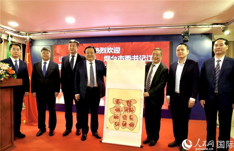參加座談會的主要嘉賓合影留念。人民網(wǎng)記者宋亦然攝