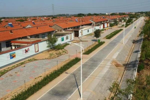 后仙莊村整治后道路整潔，住房整齊劃一