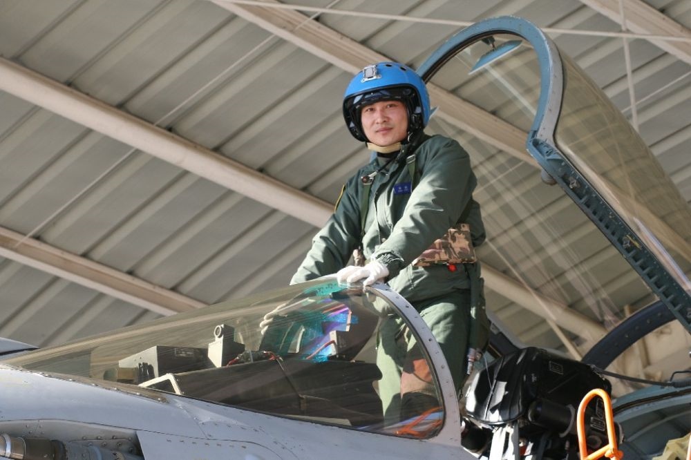 ↑海軍某艦載航空兵部隊(duì)原一級飛行員張超（2016年1月27日攝）。新華社發(fā)