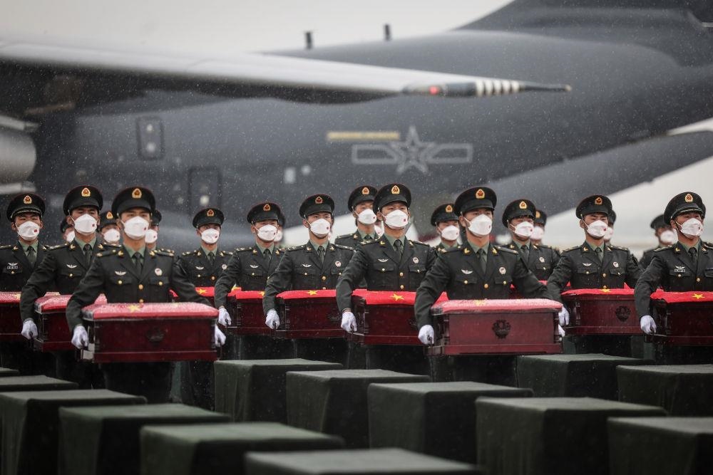 △2022年9月16日，載運(yùn)著88位在韓中國人民志愿軍烈士遺骸及837件遺物的空軍專機(jī)降落在沈陽桃仙國際機(jī)場(chǎng)，英雄們回到祖國懷抱。