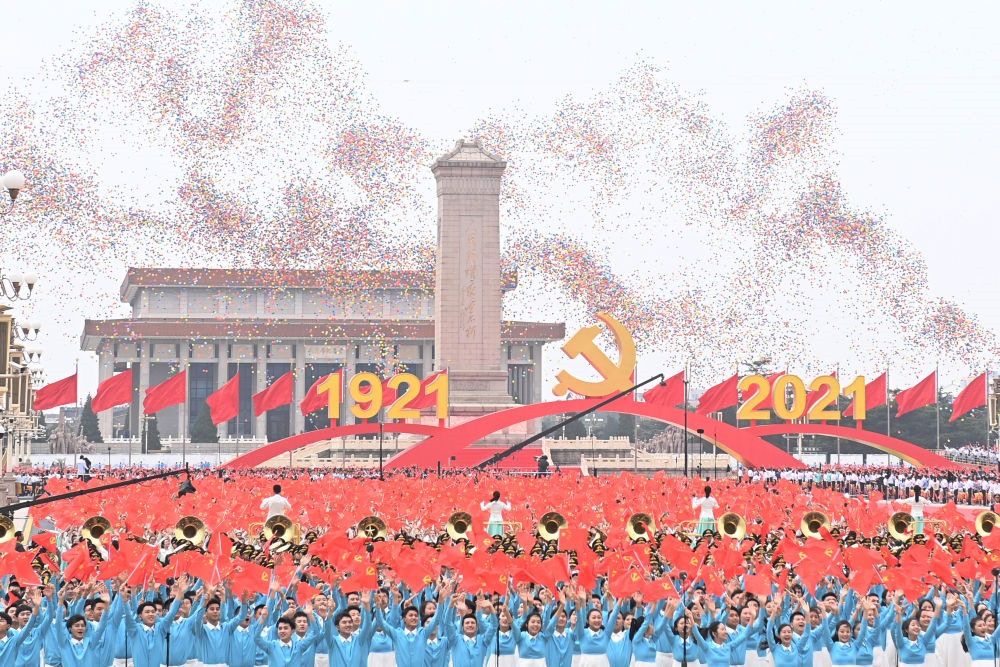 2021年7月1日上午，慶祝中國共產(chǎn)黨成立100周年大會在北京天安門廣場隆重舉行。這是慶祝大會現(xiàn)場放飛氣球。新華社記者 李尕 攝