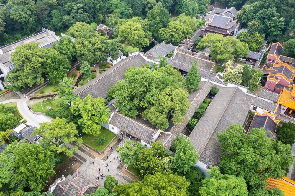 這是2023年6月8日在長沙市岳麓區(qū)拍攝的岳麓書院（無人機照片）。新華社記者 陳思汗 攝