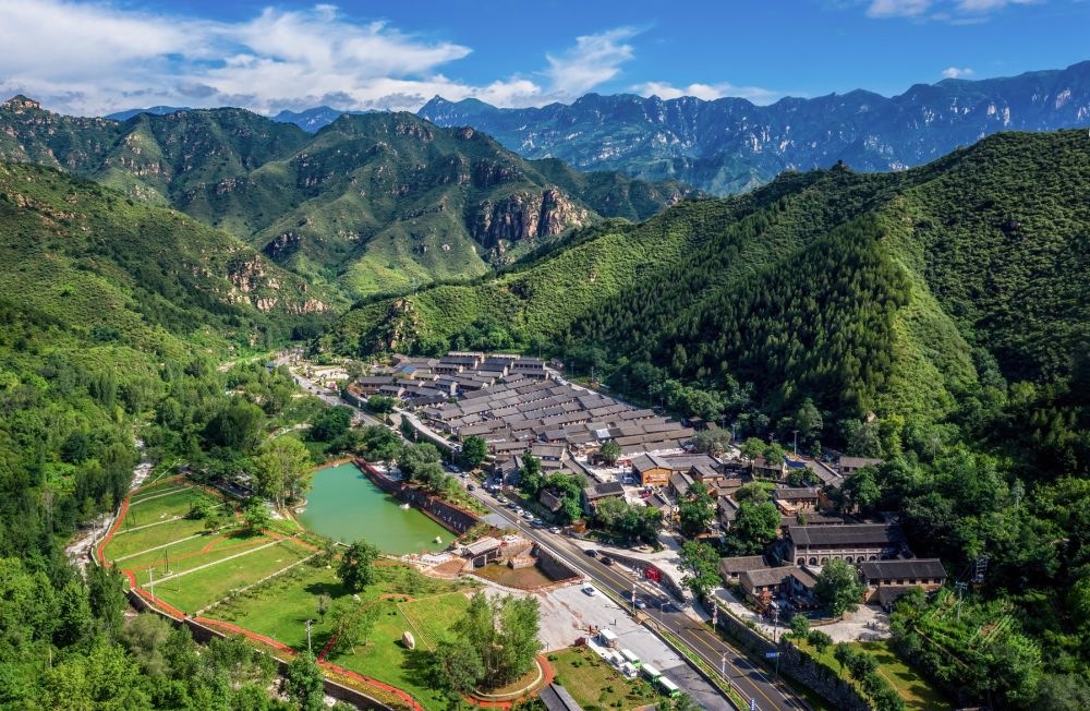這是2021年7月23日拍攝的河北省阜平縣駱駝灣村景色（無人機(jī)照片）。新華社記者 朱旭東 攝
