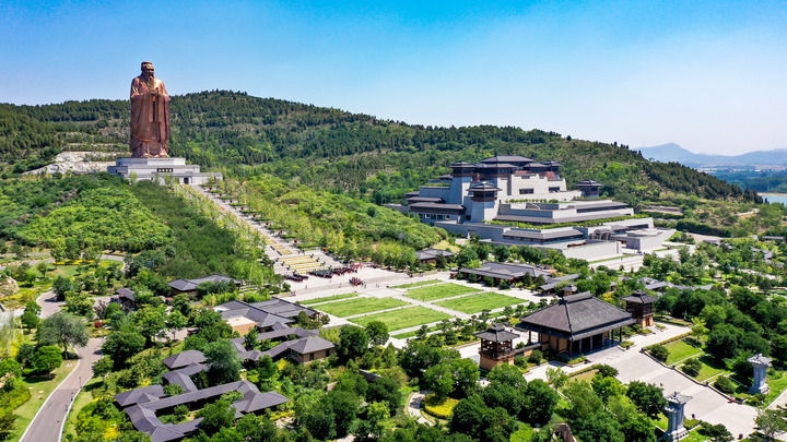 這是2023年6月8日拍攝的山東省曲阜市尼山圣境（無人機(jī)照片）。新華社記者 郭緒雷 攝