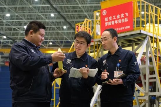 在工作中的“羅陽青年突擊隊”隊員。航空工業(yè)沈飛供圖