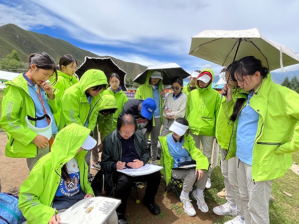 2023年“我們共同追逐夢想”——京藏青少年拉薩采風交流活動。
