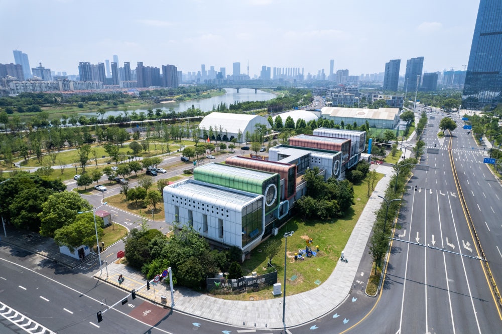  這是在長(zhǎng)沙市開福區(qū)拍攝的馬欄山視頻文創(chuàng)產(chǎn)業(yè)園（無人機(jī)照片，6月7日攝）。新華社記者 陳思汗 攝