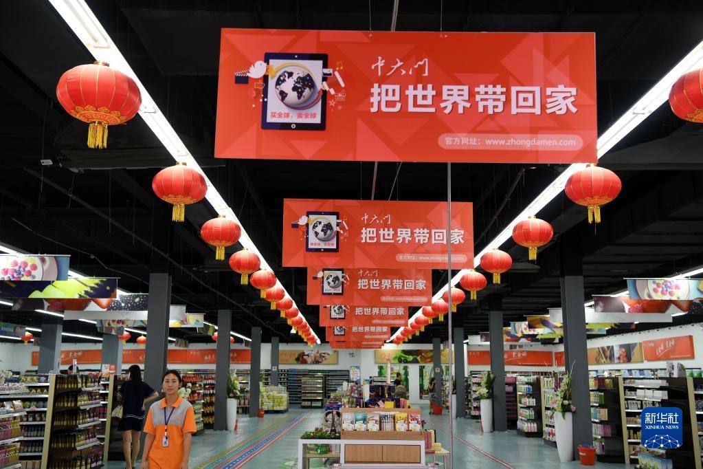 河南省鄭州市“中大門”保稅直購體驗(yàn)中心一角（2016年8月18日攝）。新華社記者 朱祥 攝
