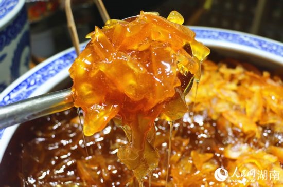 以柚子為原料做的蜂蜜柚子膏。 人民網(wǎng)記者 劉賓攝
