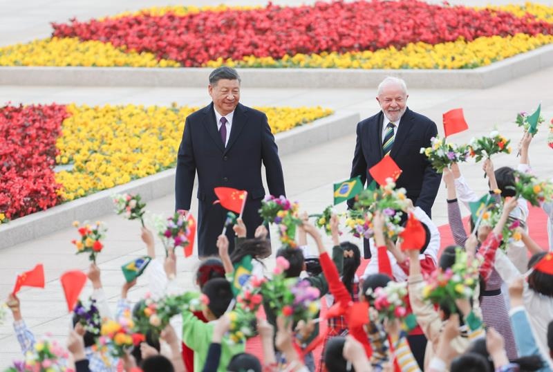 2023年4月14日，習(xí)近平主席在北京人民大會(huì)堂東門外廣場為來華進(jìn)行國事訪問的巴西總統(tǒng)盧拉舉行歡迎儀式。