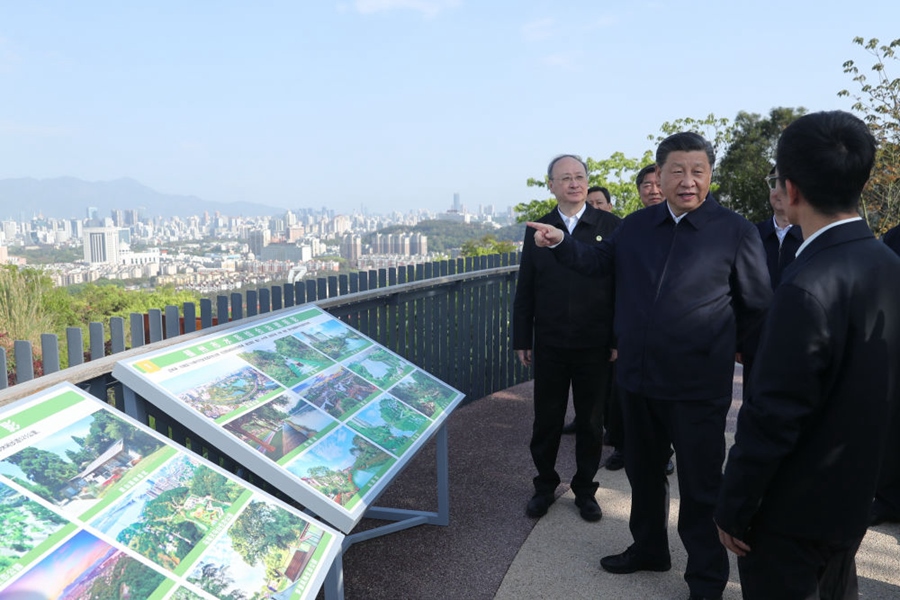 2021年3月24日，習(xí)近平在福建福州福山郊野公園觀景平臺，聽取城市生態(tài)公園規(guī)劃建設(shè)、城市水系綜合治理情況匯報(bào)。