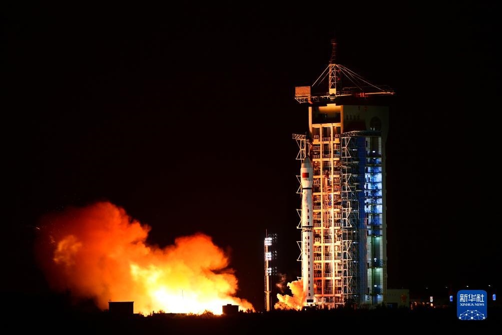9月7日02時14分，我國在酒泉衛(wèi)星發(fā)射中心使用長征四號丙運載火箭，成功將遙感三十三號03星發(fā)射升空，衛(wèi)星順利進入預定軌道，發(fā)射任務獲得圓滿成功。新華社發(fā)（汪江波 攝）