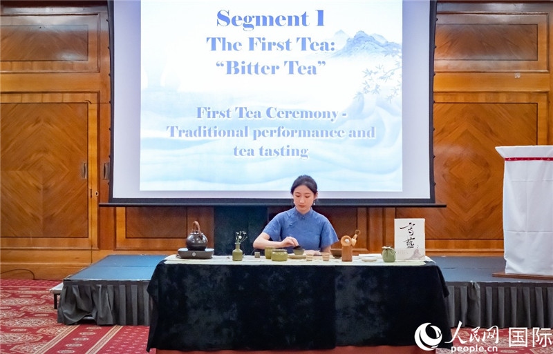 圖為茶藝師表演。人民網(wǎng)郭錦標(biāo) 攝