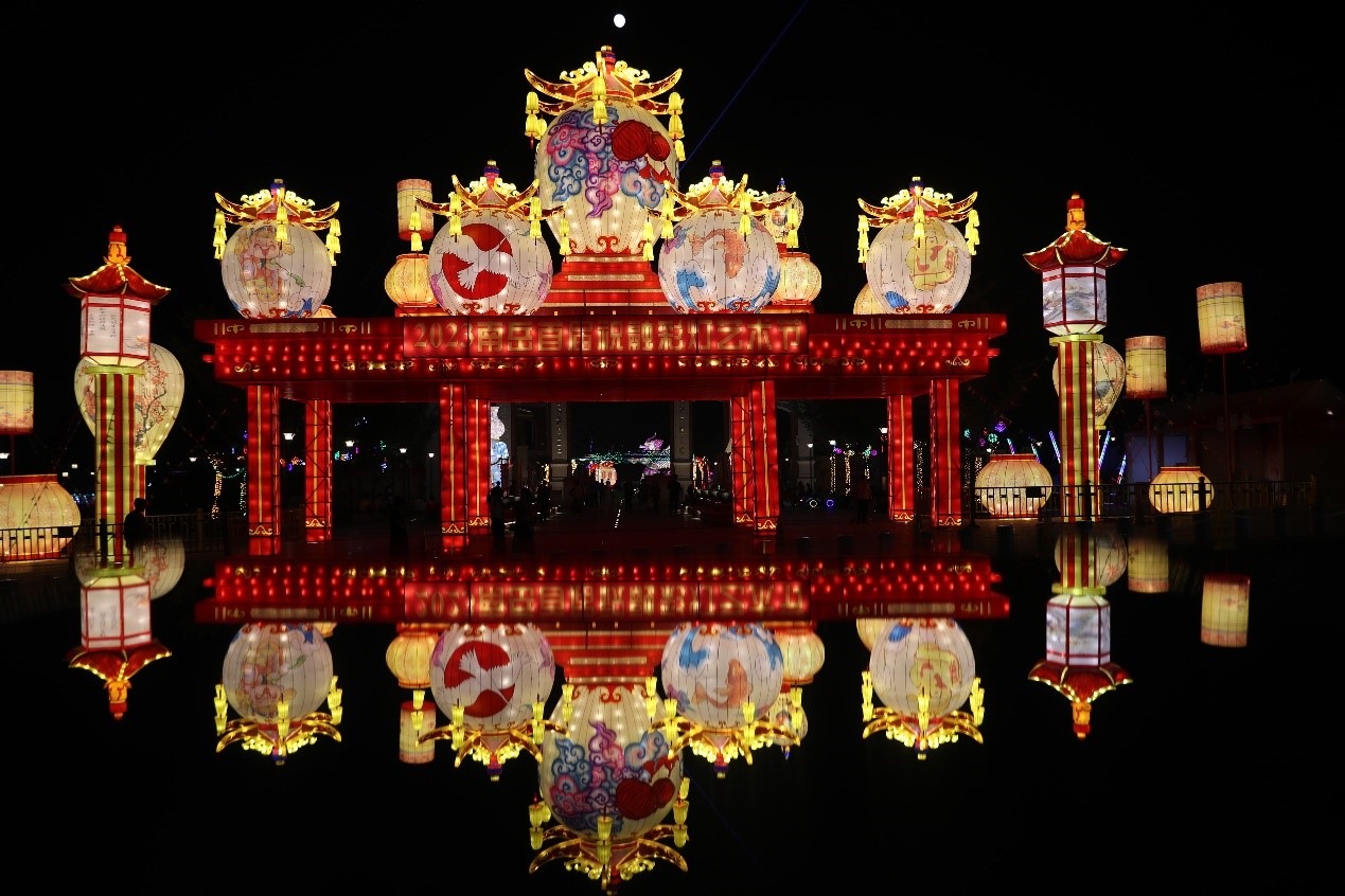 中秋國慶期間，南岳祝融文旅小鎮(zhèn)舉辦祝融花燈節(jié)。曹正平攝