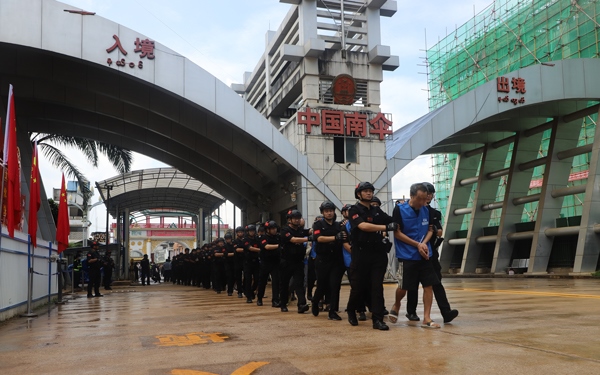 移交現(xiàn)場(chǎng)。公安部供圖