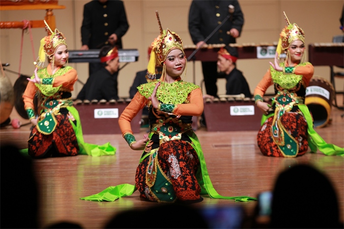 印尼藝術(shù)家表演印尼傳統(tǒng)舞蹈。印尼駐華大使館供圖
