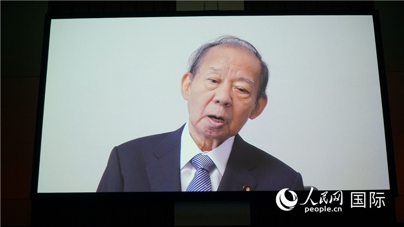 日本自民黨前干事長、日中友好議員聯(lián)盟會(huì)長二階俊博視頻致辭。人民網(wǎng) 蔣曉辰攝日本自民黨前干事長、日中友好議員聯(lián)盟會(huì)長二階俊博視頻致辭。人民網(wǎng) 蔣曉辰攝日本自民黨前干事長、日中友好議員聯(lián)盟會(huì)長二階俊博視頻致辭。人民網(wǎng) 蔣曉辰攝日本自民黨前干事長、日中友好議員聯(lián)盟會(huì)長二階俊博視頻致辭。人民網(wǎng) 蔣曉辰攝