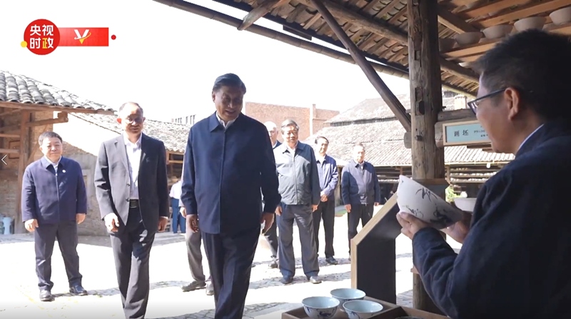 2023年10月11日，習(xí)近平在江西景德鎮(zhèn)考察。（視頻截圖）