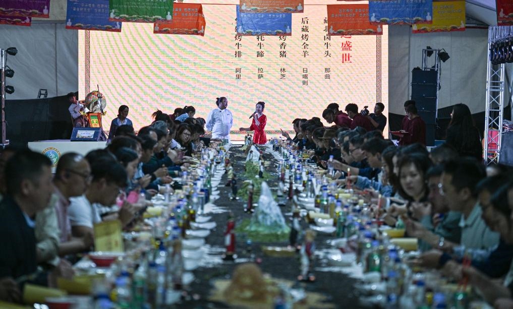 西藏味道美食體驗(yàn)周活動(dòng)現(xiàn)場(chǎng)。新華社記者晉美多吉 攝