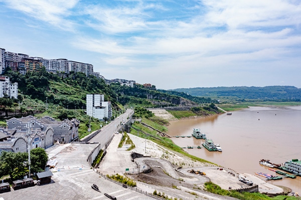 建成后的西沱鎮(zhèn)岸線環(huán)境綜合整治工程局部。受訪者供圖