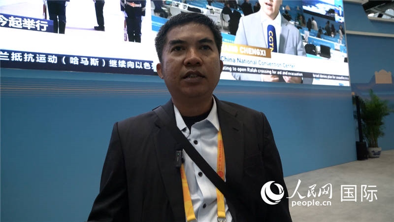 印尼《辛加朗綜合日報》記者班邦·蘇利斯提奧（Bambang Sulistio）與記者交談。人民網(wǎng) 楊春燕攝