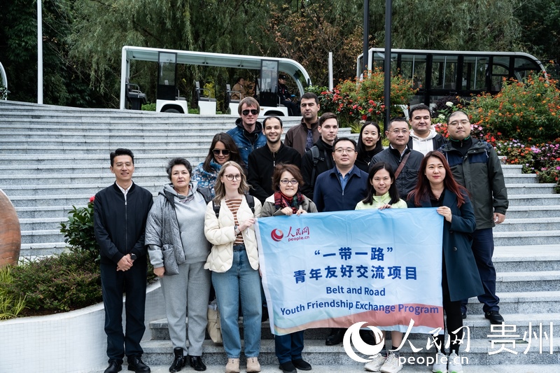 合影留念。人民網(wǎng) 陽(yáng)茜攝