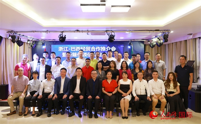 與會嘉賓合影。人民網(wǎng)記者 陳海琪攝