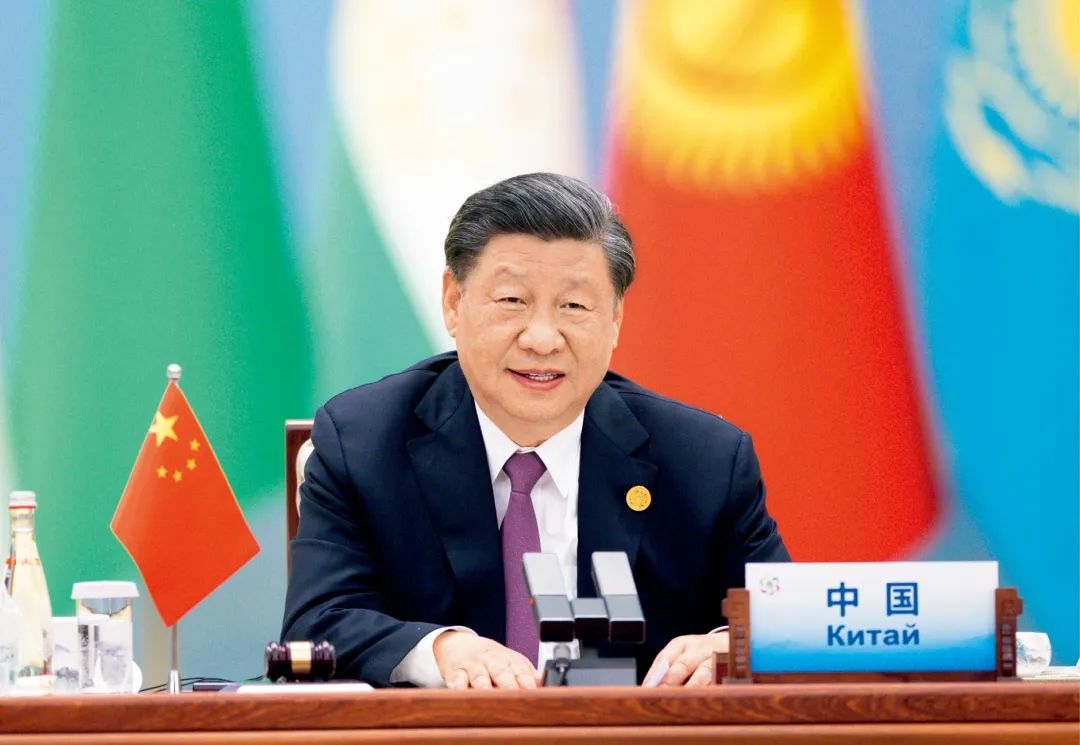 2023年5月19日上午，國(guó)家主席習(xí)近平在陜西省西安市主持首屆中國(guó)—中亞峰會(huì)并發(fā)表題為《攜手建設(shè)守望相助、共同發(fā)展、普遍安全、世代友好的中國(guó)—中亞命運(yùn)共同體》的主旨講話。圖/ 新華社記者 黃敬文 攝