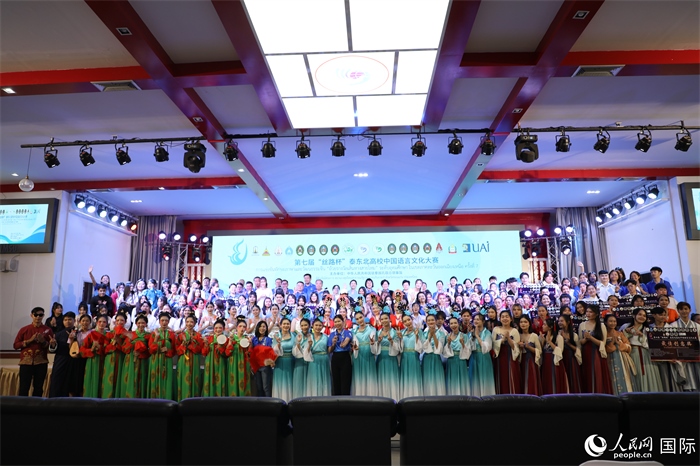 獲獎(jiǎng)選手合影。人民網(wǎng)記者 孫廣勇攝