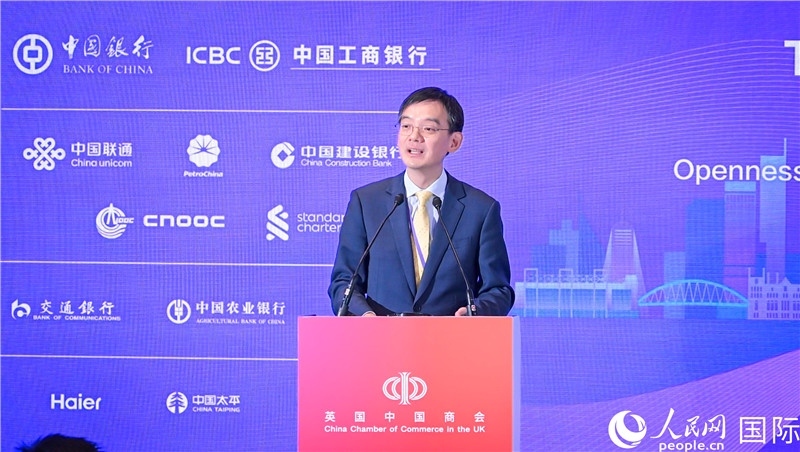 1. 英國(guó)中國(guó)商會(huì)會(huì)長(zhǎng)、中國(guó)銀行倫敦分行行長(zhǎng)方文建 致歡迎辭。郭錦標(biāo)攝_副本