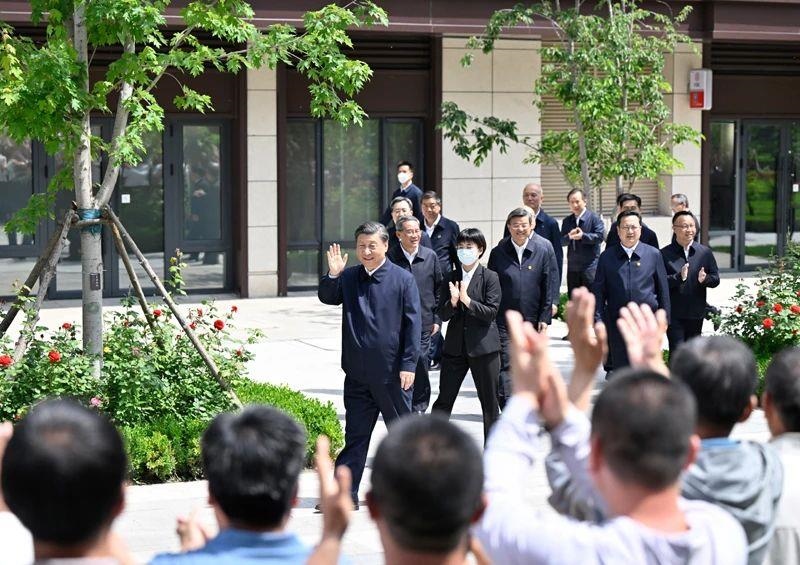 △2023年5月10日，習(xí)近平總書記在河北雄安新區(qū)容東片區(qū)南文營(yíng)社區(qū)考察。