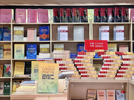 中國主題圖書亮相越南河內(nèi)書街。中國圖書進(jìn)出口（集團(tuán)）有限公司供圖