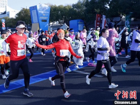 2023杭州馬拉松現(xiàn)場。肖健 攝