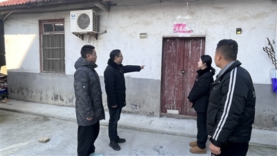  圖②：法官勘察訟爭房產(chǎn)。